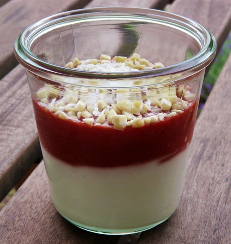 Erdbeer-Kokos-Becher: Frühstück, Zwischenmahlzeit, Dessert