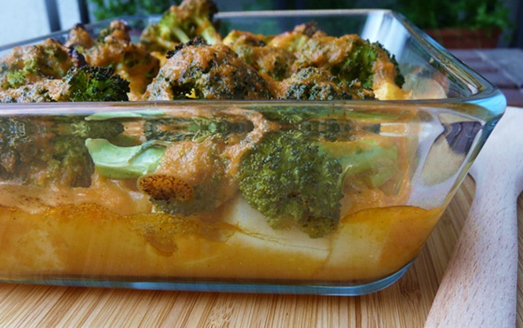 Veganer Auflauf mit Kartoffeln, Brokkoli, Kohlrabi und Möhren-Béchamel