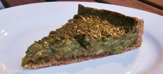 Vegane Quiche gefüllt mit Grüne Soße-Kräutern und Hafersahne