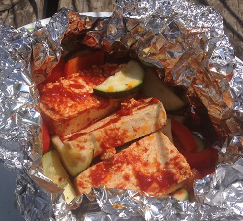 Rauchige Tomatenmarinade Tofu, Zucchini, Paprika zum Grillen