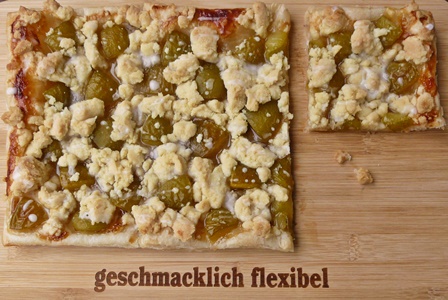 veganer Prasselkuchen mit Blätterteig, Streuseln und Renekloden