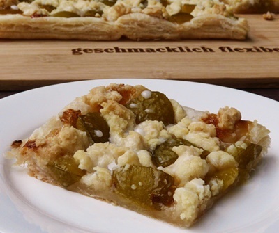 veganer Prasselkuchen mit Blätterteig und Renekloden