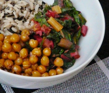 Veganes Rezept: Reisschale mit Mangold und Kichererbsen