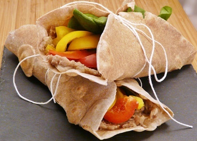 Vegane Wraps mit Mus aus Pintobohnen, Paprika und Spinat