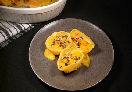 Conchiglioni - große Muschelnudeln mit veganer Füllung aus Cremesoße und Muskatkürbis