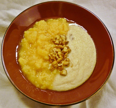 Veganer Grießbrei mit Quittenkompott und Walnüssen - Rezept ohne Haushaltszucker