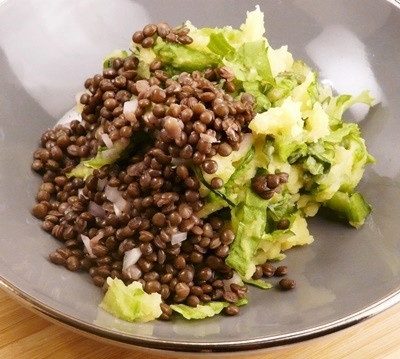 Veganer Endivien-Stamppot mit sauer angemachten warmen Belugalinsen