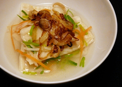 Vegane Maultaschen mit Kartoffel-Lauch-Füllung mit Schmorzwiebeln