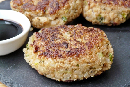 Würzige, vegane Tofu-Reis-Bratlinge