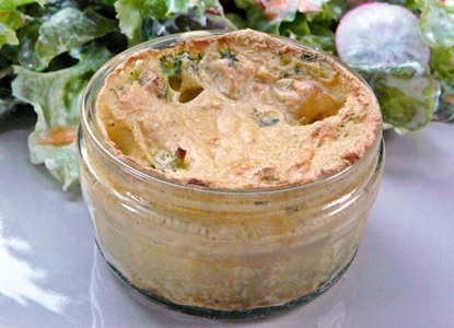 Veganes, herzhaftes Soufflé / Omelette im Glas mit Brokkoli