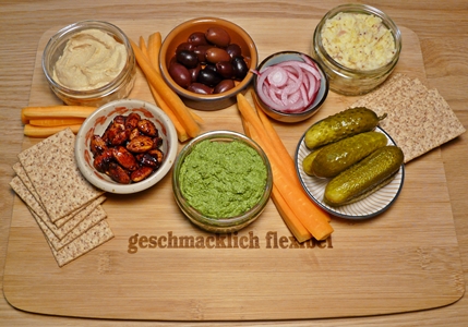 Vegane Snack-Platte mit Spinat-Walnuss-Dip