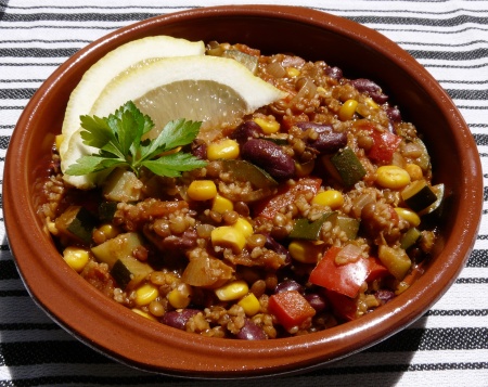 vegane Sommerküche: Chili sin carne mit Linsen und Grünkern